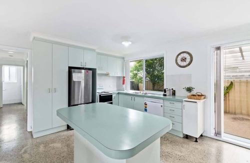Maloneys Beach Villa | Light & Bright at Maloneys | Pet Friendly