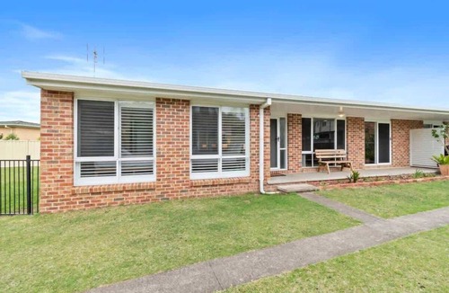Maloneys Beach Villa | Light & Bright at Maloneys | Pet Friendly