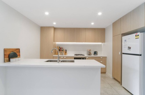 Marrickville Apartment | Light-Filled Homey 2BR Free Parking