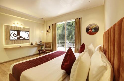 Sector 51 Hotel | Limewood Stay - Mall 51