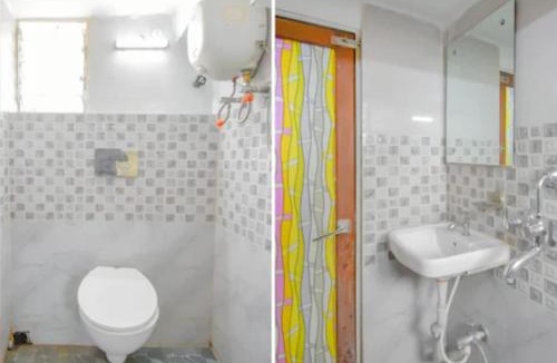 Dharmatala House | Lindsay Inn guest house II Near New Market & Esplanade Kolkata