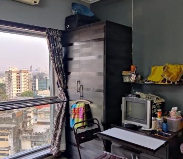 Santacruz West Apartment | Linking Road Market : 3bhk apt