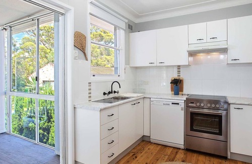 Nelson Bay House | Little Beach House, 4 James Crescent - Little Beach with air con, WiFi and boat parking