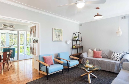Nelson Bay House | Little Beach House, 4 James Crescent - Little Beach with air con, WiFi and boat parking