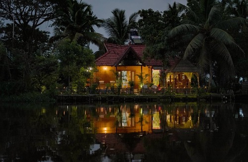 Kumarakom House | Little Chembaka- Private Villa with River View