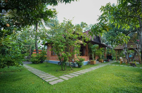 Kumarakom House | Little Chembaka- Private Villa with River View