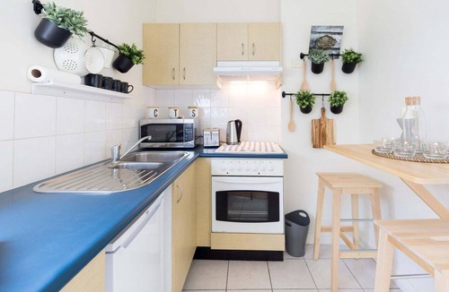 Surry Hills Apartment | Live in the heart of Surry Hills - walk to City