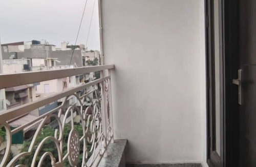 Chittaranjan Apartment | Lively 3-Bedroom Apartment with Terrace in GK1 – Downtown Comfort & Convenience!