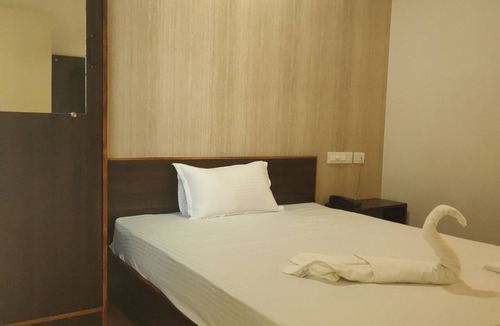 Salem Hotel | LIVGRAND HOTEL SRI DHEVI Salem