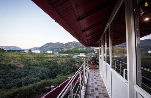 Naukuchiyatal Resort | LivingStone Lake View Cottage