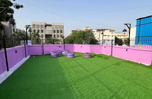 Naranpura Hostel | LIVZO - PURPLE HOUSE