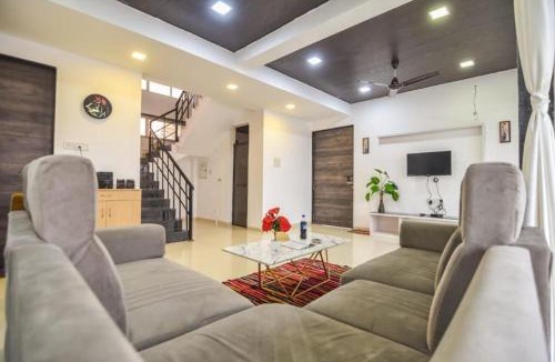 Malavli Villa | ll EMPYREAN STAY ll LUXE ll FORTUNE VILLA ll 4BHK ll AC ll BIG POOL