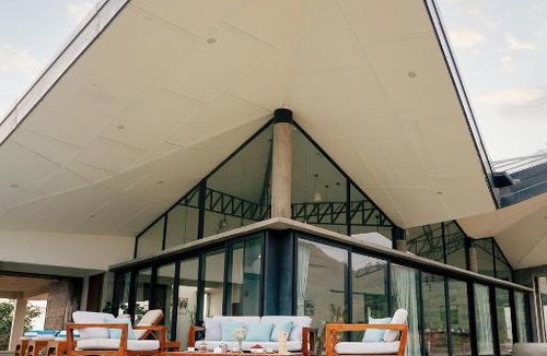 Paud Villa | LohonoStays Villa Trisara