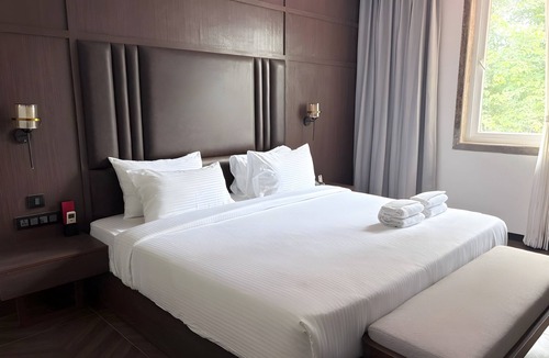 Tirthalli Hotel | Lords Riverside Resort Muduba - A Wellness Nature Retreat