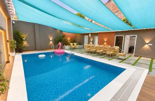 Mahmoorganj Hotel | Lotus feet inn