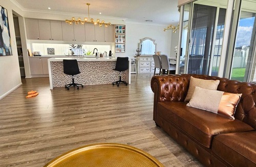 Mango Hill Apartment | `Lotus` Spacious 4BR Home in Mango Hill | Sleeps 8