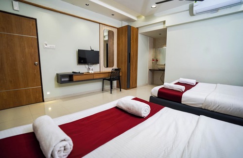 Chendhare Hotel | Lotus The Lake view Resort