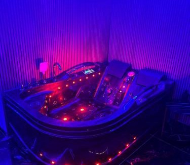 Militari Apartment | Love & Jacuzzi