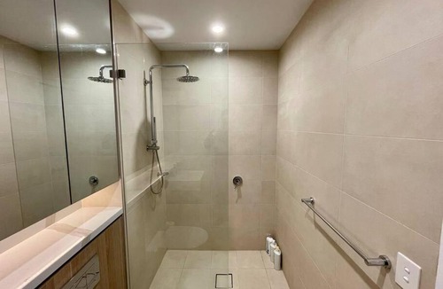 Westmead Apartment | Lovely 1 bedroom with free park in Westmead