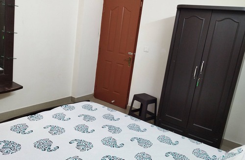 Orlim Apartment | Lovely Seacoast apartment near Varca beach with pool