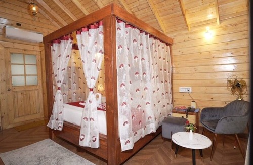 Kukatpalli Cottage | Lovely Wooden Cottage KPHB - A Dreamy Getaway with Nature, Wood, and a Jacuzzi.