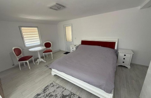 Cimpeni Apartment | Lucatony's Guesthouse