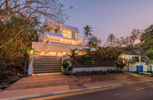 Nerul Villa | Lux 4bhk w Elevated Pool 3km to Beach Lazy Duck