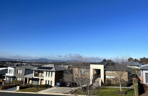 Casey House | Luxe Gungahlin 5 Bedroom Home Views Wifi Netflix Wine