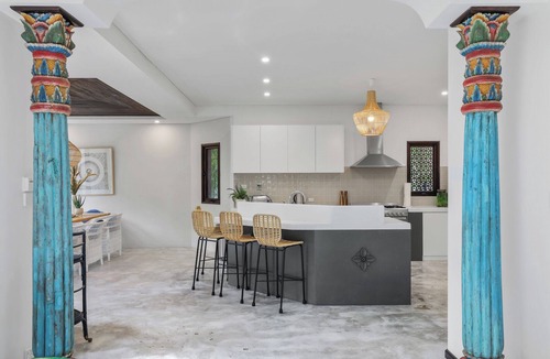 Thirroul House | LUXE THIRROUL RESORT HOME, POOL, SPA, HOME THEATER ROOM SLEEPS 12