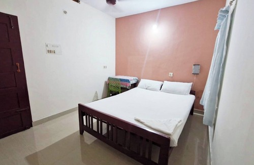 Varkala Bed & Breakfast | Luxurious 1 double Bed BnB 7