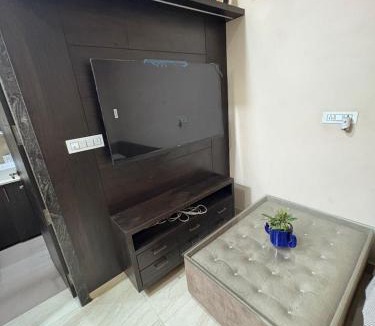 Mathura Hotel | Luxurious 3BHK Garden Villa At Prime Location
