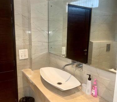 Chittaranjan Apartment | Luxurious 4-Bedroom House in the Heart of CR Park