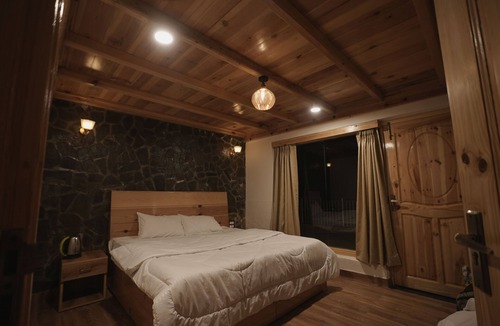 Khaprar Resort | Luxurious 5-bedroom Homestay with heater, WiFi in delightful Chaukhuta