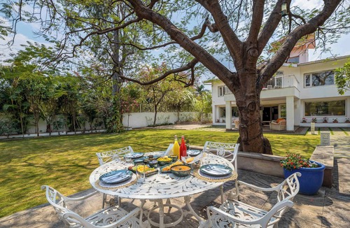 Bhopal Villa | Luxurious 5BR Heritage Garden Villa in Bhopal with Palace Views