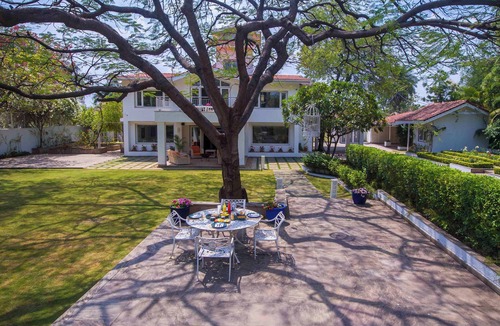 Bhopal Villa | Luxurious 5BR Heritage Garden Villa in Bhopal with Palace Views