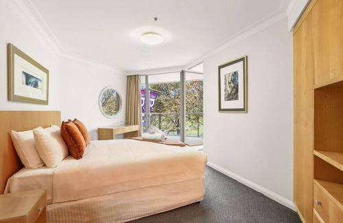 Sydney Central Business District Apartment | Luxurious Apartment only 250m walk to Opera House!