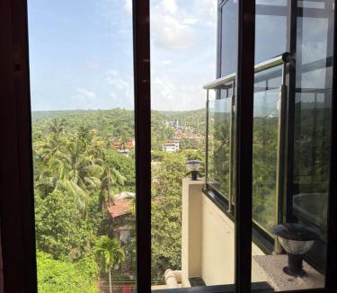 Ponda Apartment | Luxurious big Room with jacuzi