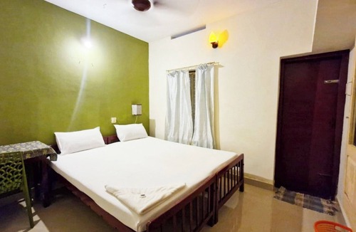 Varkala Bed & Breakfast | Luxurious Double bed BNB