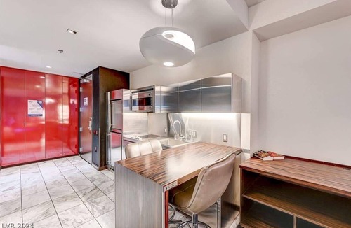 Galu Apartment | Luxurious Palms Studio Mountain View & BALCONY ACCESS 27307