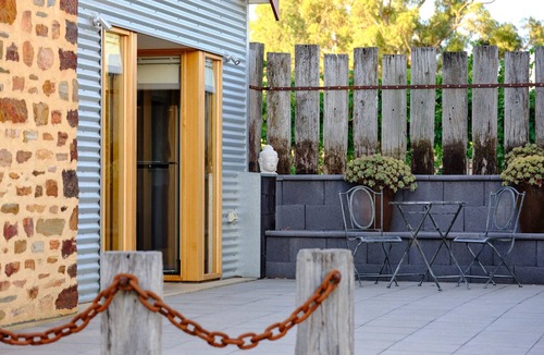 Rowland Flat Cottage | Luxurious secluded cottage B&B amidst vineyards in the beautiful Barossa Valley.