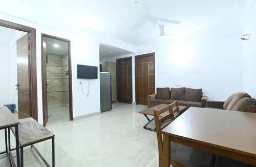 Sat Bari Apartment | Luxurious & sustainable 3-bedroom apartment with AC,WiFi in Chattarpur,New Delhi