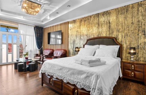 Sector 1 Apartment | Luxurious Villa with Huge Garden, Terrace & Outdoor Space