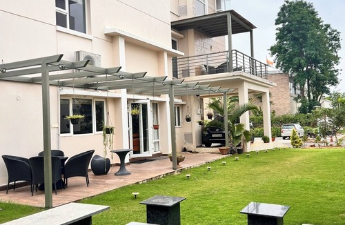 Ibrahimpatan Villa | Luxurious Villa with Cinema Hall and Free Parking near Airport, Hyderabad