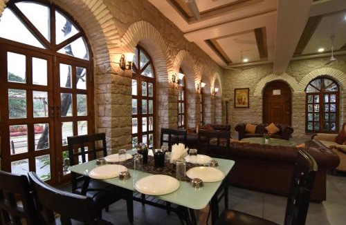 Lonavala Villa | Luxurious Vintage Villa