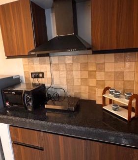 DLF Phase 3 Apartment | Luxury 1BHK Near Cyber City