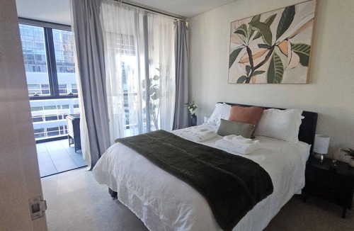 Parramatta Apartment | Luxury 2-Bedroom Apartment in Parramatta CBD | Pool, Cinema, Gym & Rooftop Bar