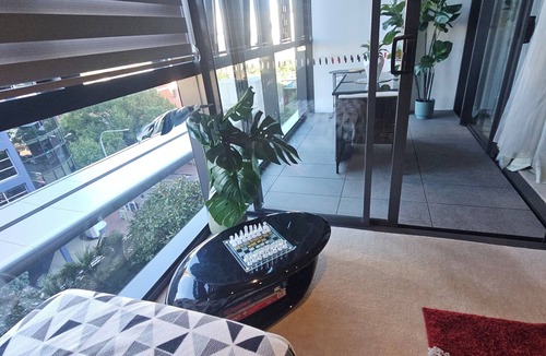 Parramatta Apartment | Luxury 2-Bedroom Apartment in Parramatta CBD | Pool, Cinema, Gym & Rooftop Bar