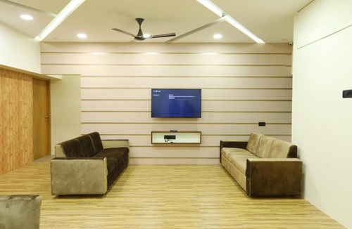 Dadar East Apartment | Luxury 5 - Bedroom Appartment near Dadar TT