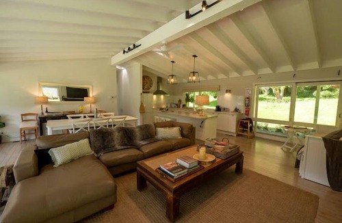 Cedar Brush Creek House | Luxury Cedar Tree Farm - Cosy Retreat with Games Room. Pet Friendly! Magic view!