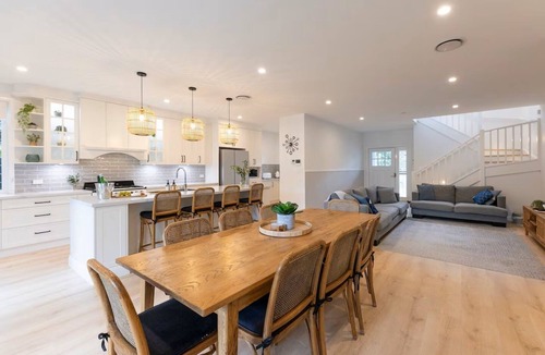 Pearl Beach House | Luxury Coastal Group Retreat 6 Beds 3 Dwellings 4 Baths